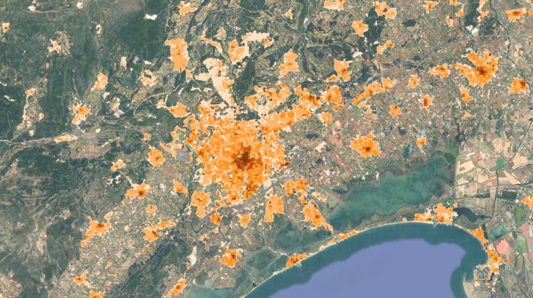 Exemple d'analyse spatiale avec un fond satellite et la représentation d'une densité de bâti